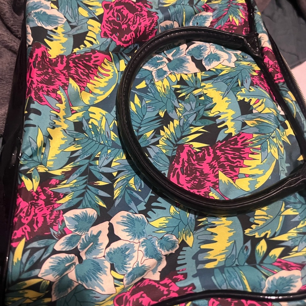 Pre-owned Betsy Johnson weekender bag used 3 times - Picture 2 of 6